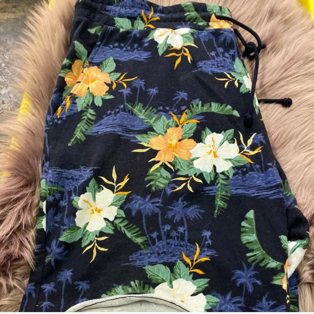 Floral short